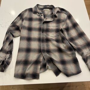 Casual Plaid Button-Down Shirt in Black and Gray